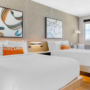 Kamer met een Queen Size Bed met de Toegang voor Gehandicapten